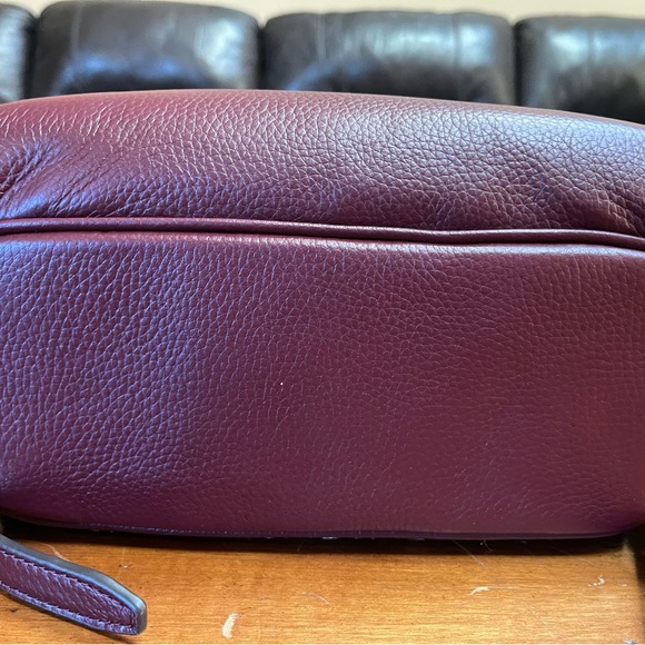 Michael Kors Abby Tote - Picture 5 of 7